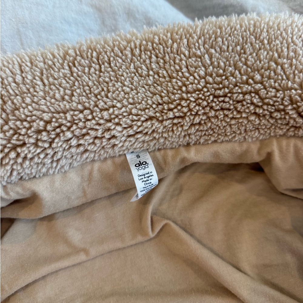 Alo Foxy Sherpa Jacket - Picture 3 of 4
